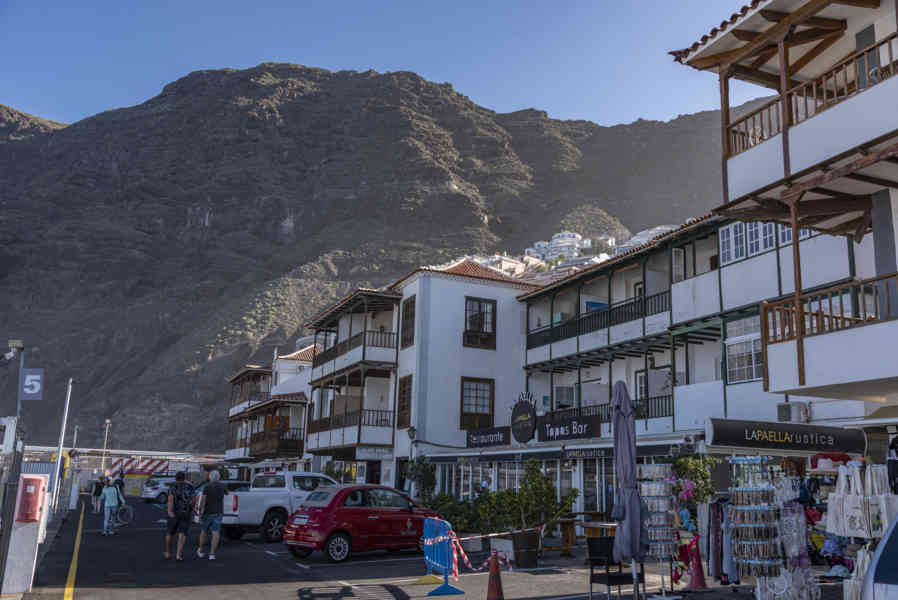 Tenerife 283 - Los Gigantes - puerto deportivo Los Gigantes.jpg